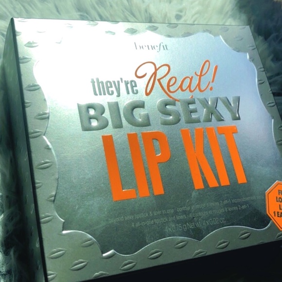 Benefit they're real! BIG sexy lip kit - Picture 2 of 5